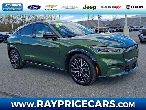 Eruption Green Metallic 2024 Ford Mustang Mach-E Premium