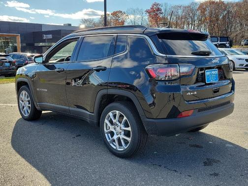 2024 Jeep Compass Latitude Lux