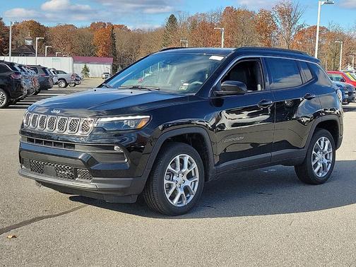 Diamond Black 2024 Jeep Compass Latitude Lux