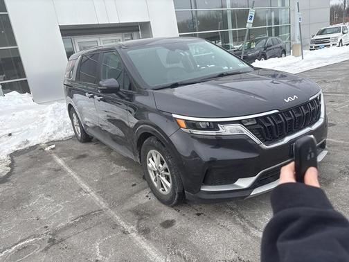 2022 Kia Carnival LX