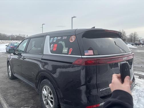 2022 Kia Carnival LX