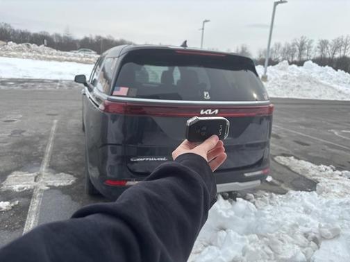 2022 Kia Carnival LX