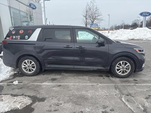 2022 Kia Carnival LX
