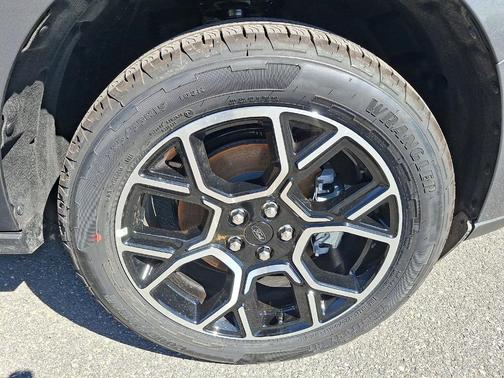 Carbonized Gray Metallic 2026 Ford Maverick Lariat