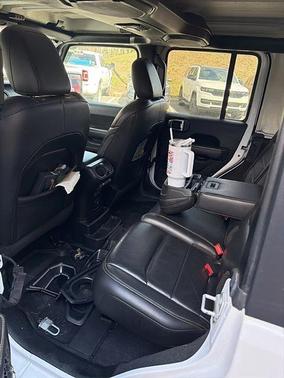Bright White Clearcoat 2018 Jeep Wrangler Unlimited Sahara
