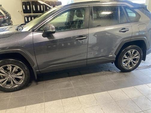 2022 Toyota RAV4 Hybrid XLE Premium