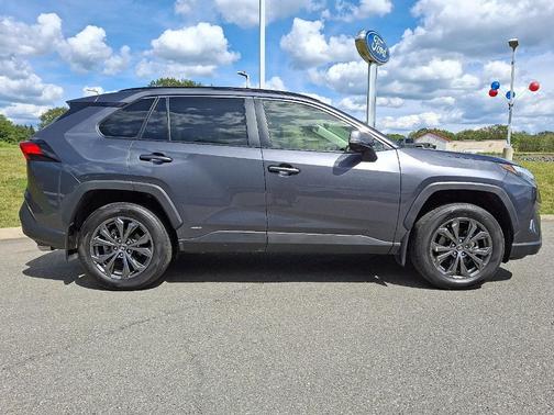 2022 Toyota RAV4 Hybrid XLE Premium