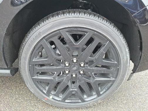 Agate Black Metallic 2026 Ford Expedition Max Platinum