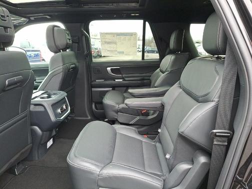 Agate Black Metallic 2026 Ford Expedition Max Platinum