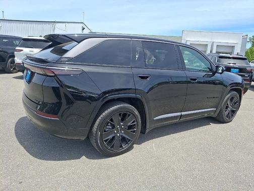 Diamond Black 2024 Jeep Wagoneer S Launch Edition
