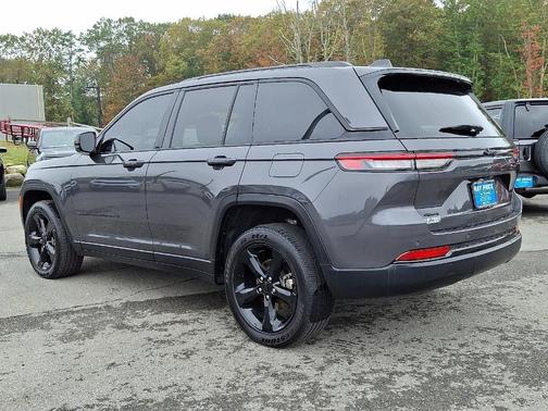 2024 Jeep Grand Cherokee Laredo