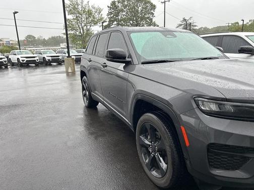2024 Jeep Grand Cherokee Laredo