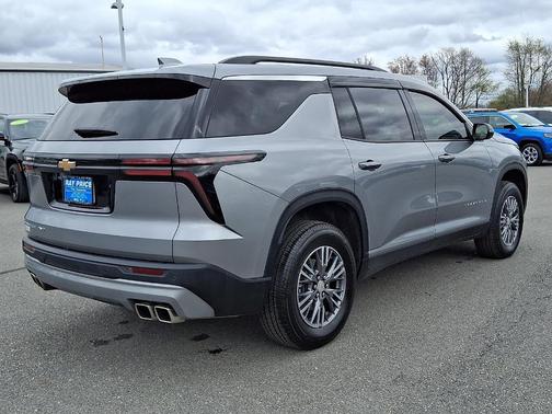 Sterling Gray Metallic 2025 Chevrolet Traverse LT