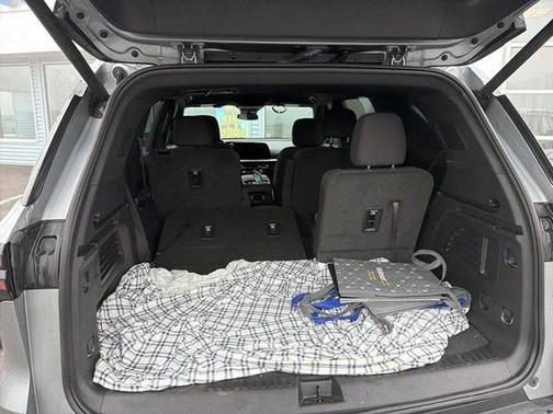 Sterling Gray Metallic 2025 Chevrolet Traverse LT