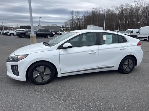 2022 Hyundai IONIQ Hybrid SE