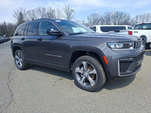 Metallic 2026 Jeep Grand Cherokee Limited 4x4