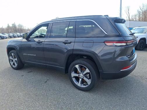 Metallic 2026 Jeep Grand Cherokee Limited 4x4