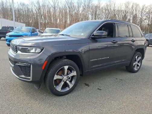 Metallic 2026 Jeep Grand Cherokee Limited 4x4
