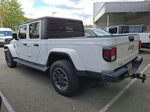 2022 Jeep Gladiator Overland