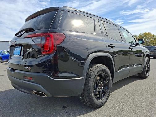 2023 GMC Acadia AT4