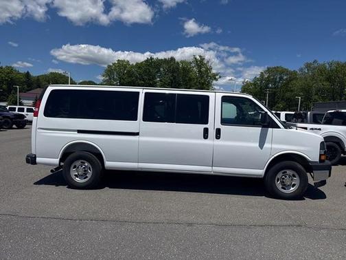 Summit White 2025 Chevrolet Express 3500 LT