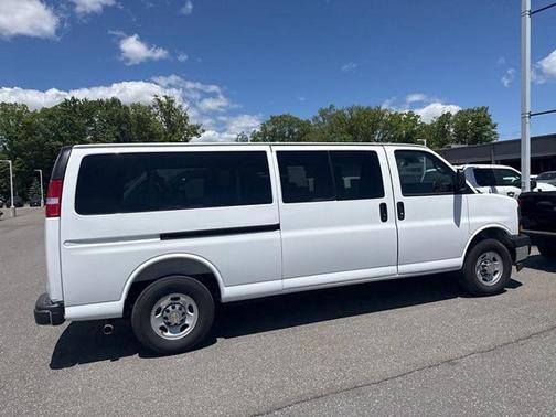 Summit White 2025 Chevrolet Express 3500 LT