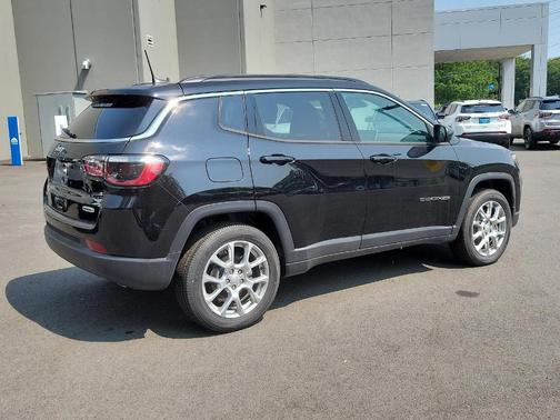 2024 Jeep Compass Latitude Lux