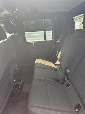 2022 Jeep Gladiator Sport