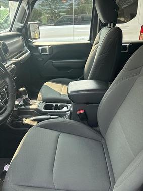 2022 Jeep Gladiator Sport