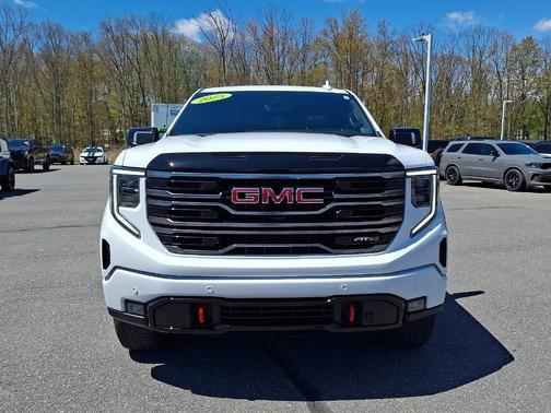Summit White 2025 GMC Sierra 1500 AT4