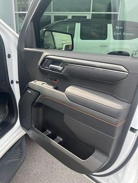 Summit White 2025 GMC Sierra 1500 AT4