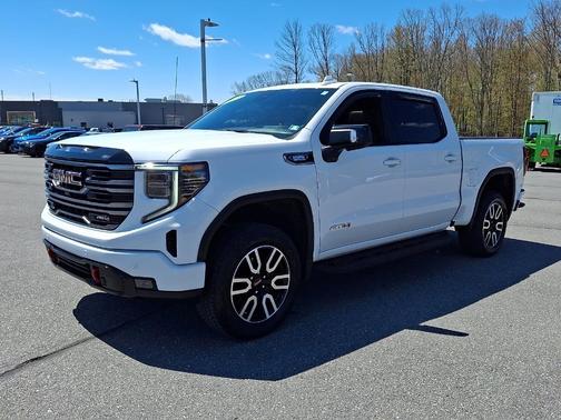Summit White 2025 GMC Sierra 1500 AT4