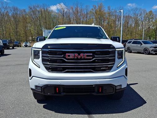 Summit White 2025 GMC Sierra 1500 AT4