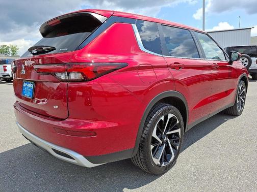 2023 Mitsubishi Outlander SE