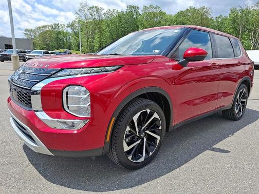 2023 Mitsubishi Outlander SE