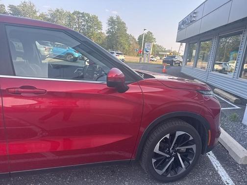 2023 Mitsubishi Outlander SE
