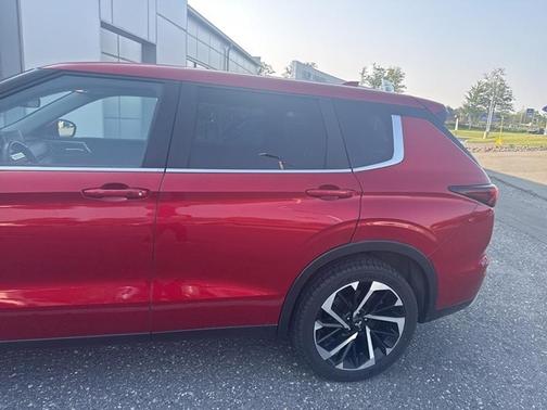 2023 Mitsubishi Outlander SE