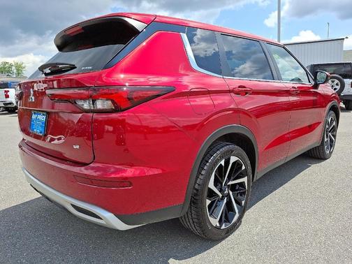 2023 Mitsubishi Outlander SE