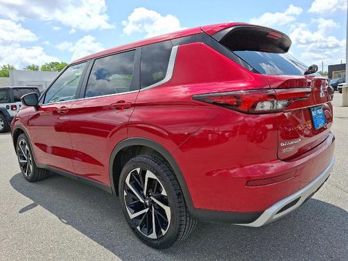 2023 Mitsubishi Outlander SE