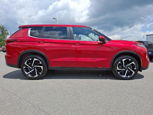 2023 Mitsubishi Outlander SE