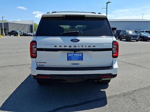 Star White Metallic Tri-Coat 2022 Ford Expedition Limited
