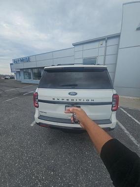 Star White 2022 Ford Expedition Limited
