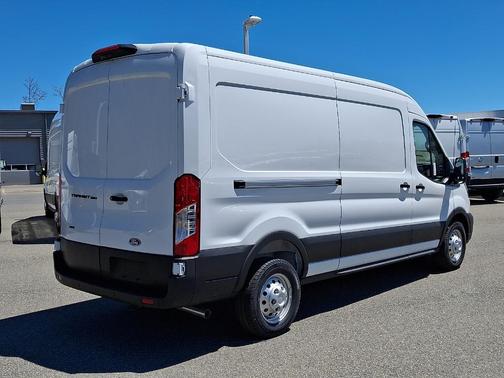 Oxford White Clearcoat 2026 Ford Transit-250 148 WB Medium Roof Cargo