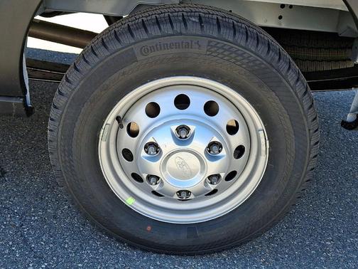 Oxford White Clearcoat 2026 Ford Transit-250 148 WB Medium Roof Cargo