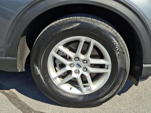 Carbonized Gray Metallic 2025 Ford Explorer Active