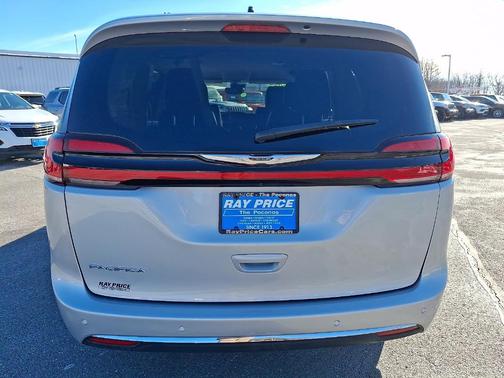 2024 Chrysler Pacifica Touring-L