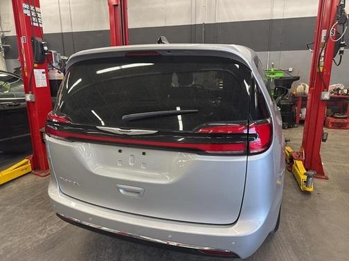 2024 Chrysler Pacifica Touring-L