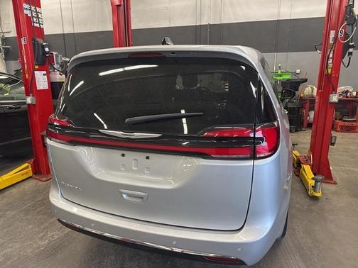 2024 Chrysler Pacifica Touring-L