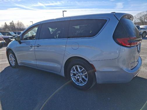 2024 Chrysler Pacifica Touring-L
