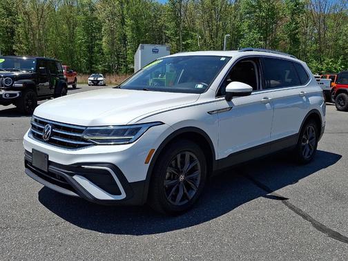 Opal White Pearl Effect 2023 Volkswagen Tiguan 2.0T SE
